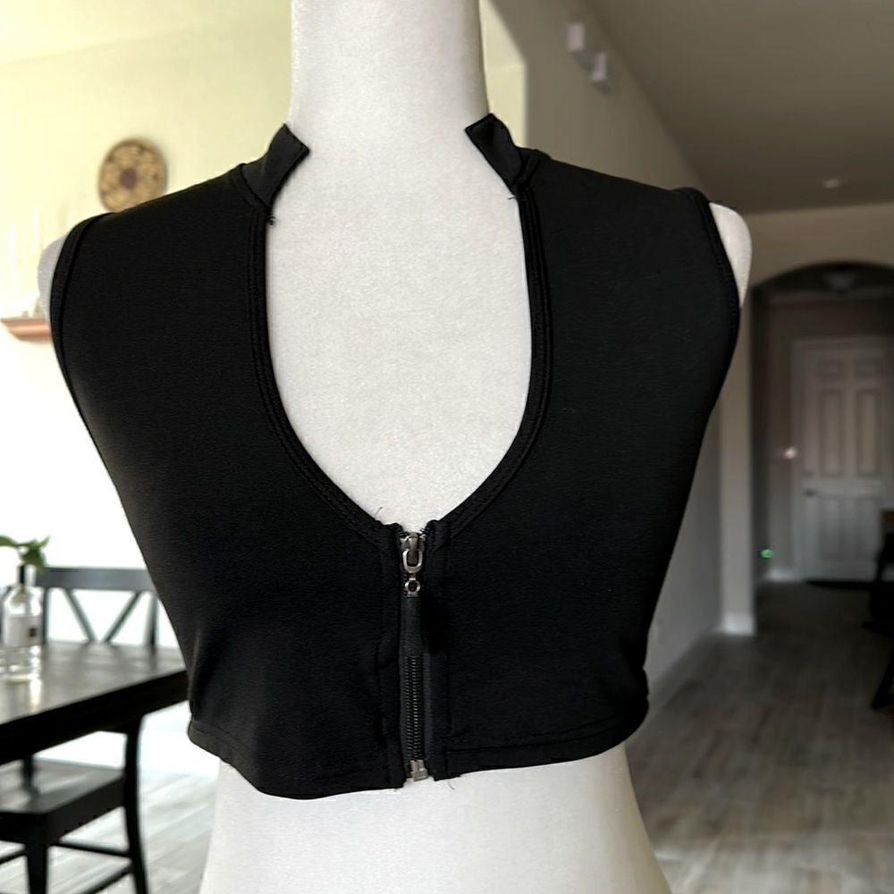 Fashion Nova Cropped Black Zip Up V Neck Tank Sleeveless Vest Style XS